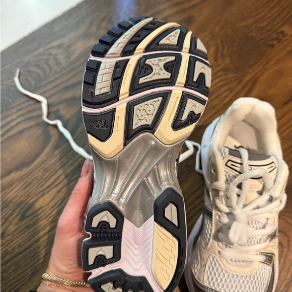 ASICS GEL-KAYANO 14 in silver - Picture 4 of 5